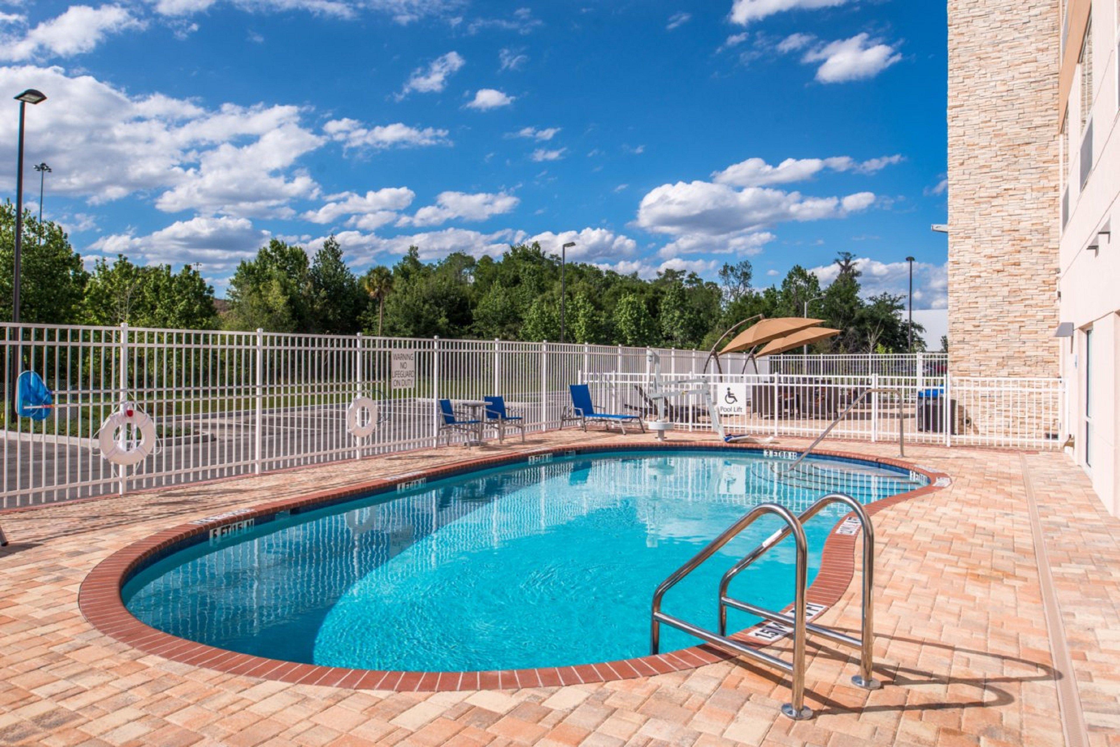 Express & - Tampa North - By Ihg Hotel Wesley Chapel