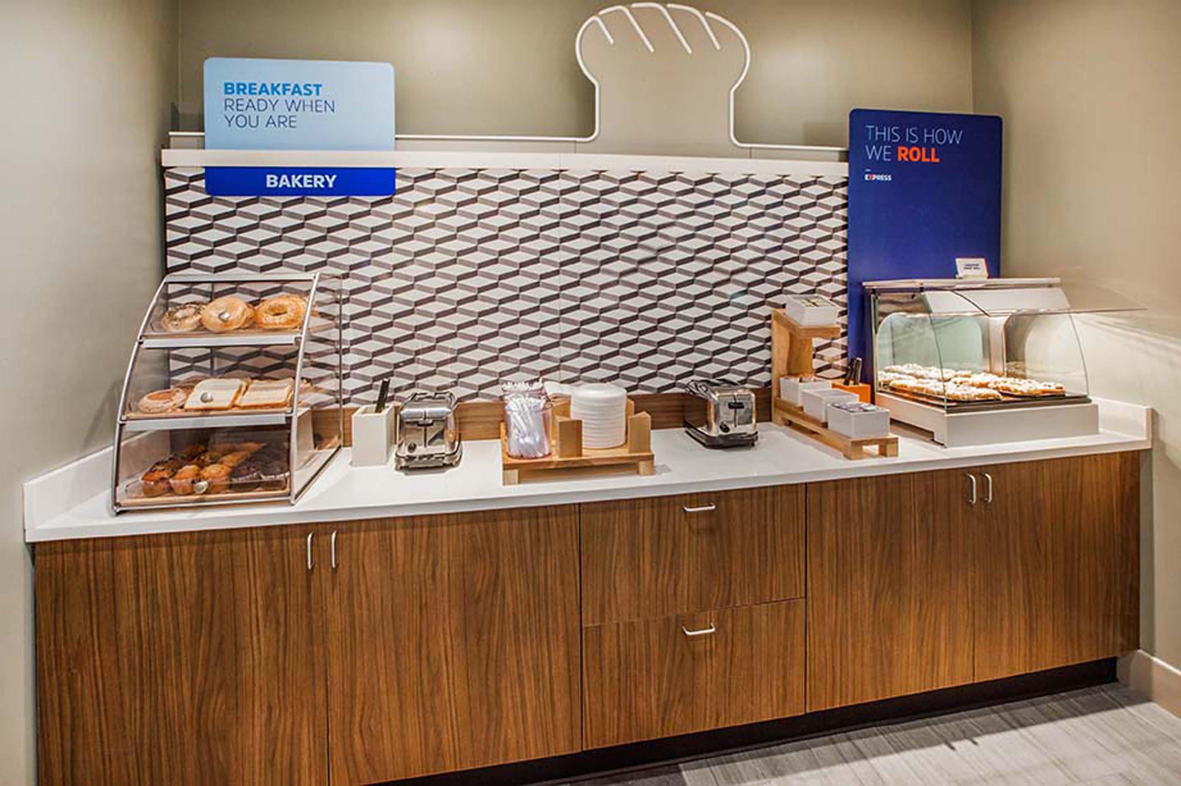 Hotel Express & - Tampa North - By Ihg Wesley Chapel